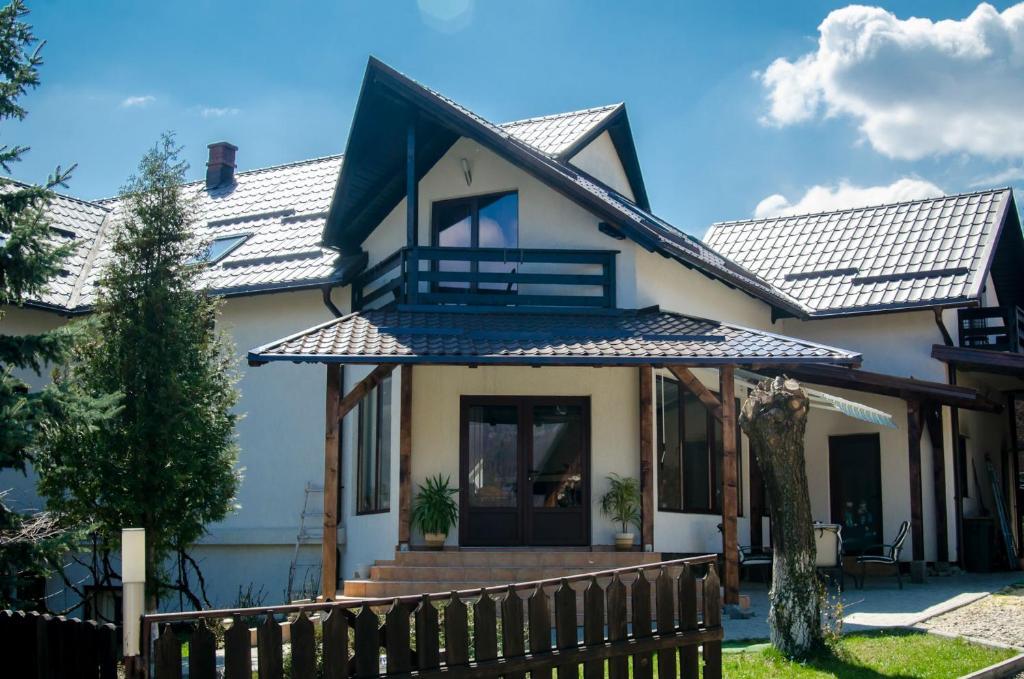 Casa Preto E Branco Moieciu de Jos Exterior foto